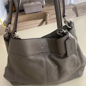 【DUNST】PEBBLE LEATHER SHOULDER BAG CREAM GREY Laguna Crossbody In Pebbled Leather - Taupe – HOBO